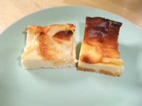 Photo avec parts de Clafoutis-Flan aux pommes à côté de Clafoutis-Flan aux abricots