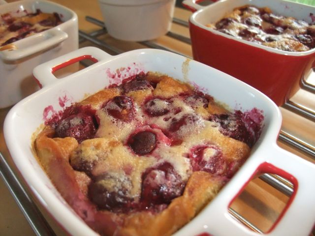 Photo de clafoutis cuit dans sa version en ramequins