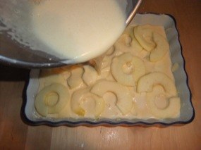 Photo de la préparation coulant sur les pommes