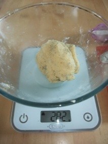 Façonnage d'une boule puis cession en 4 petits pâtons