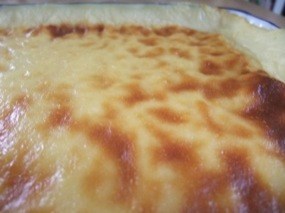 Photo du flan après cuisson - gros plan de la surface dorée