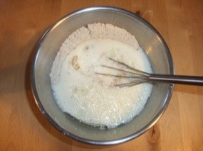 mélange incomplet des oeufs + lait + huile