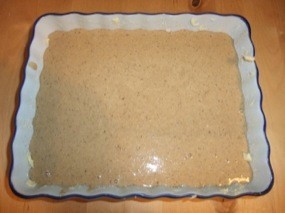 Pâte crue dans le plat