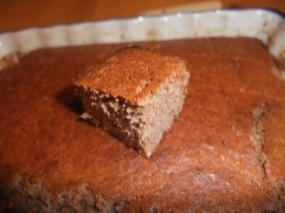 Photo d'une part posée sur le dessus du gâteau